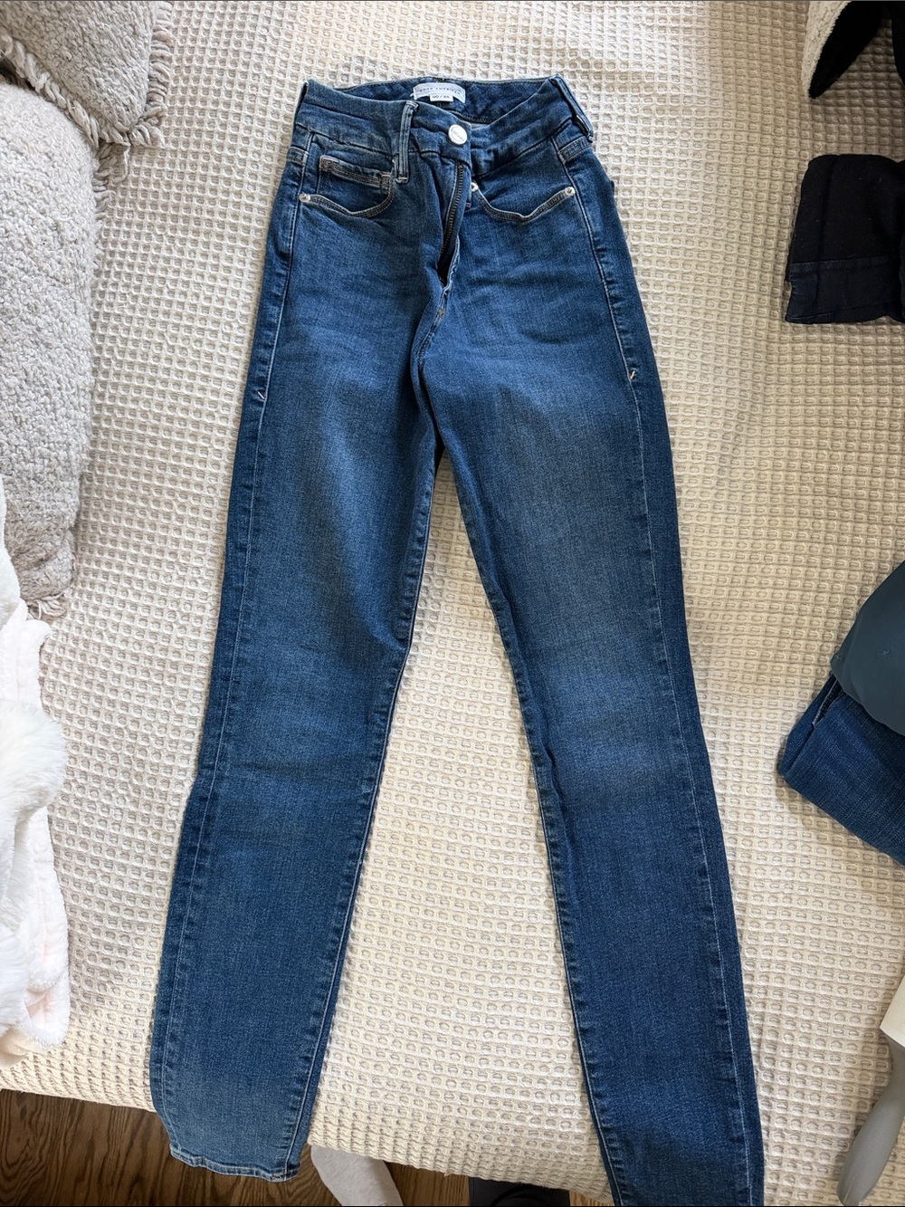Good American High-Rise Skinny Jeans in Dark Blue Denim